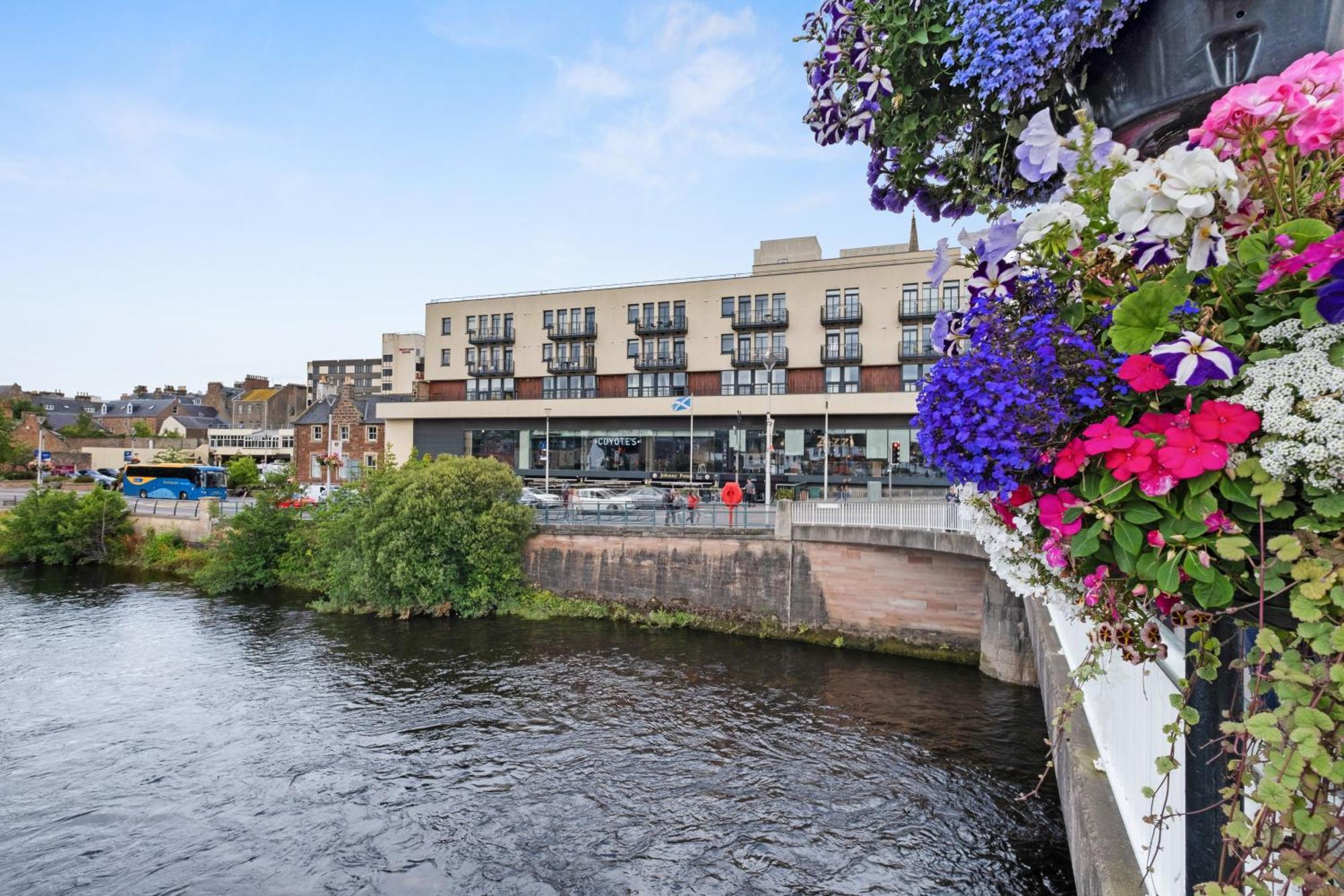 By The Bridge By Toppo Inverness Buitenkant foto